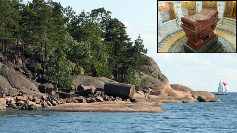 Le sarcophage de Napoléon est en Finlande  !