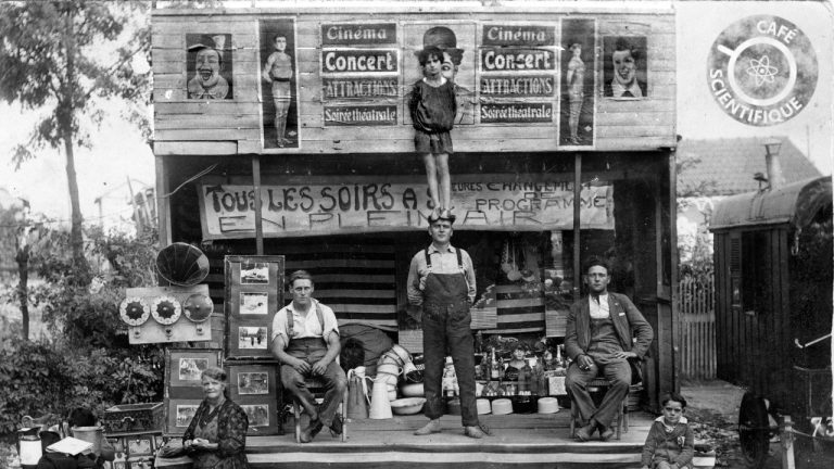 Traveling cinema and small Roma circuses in France (1894-1914): a history of strategies.