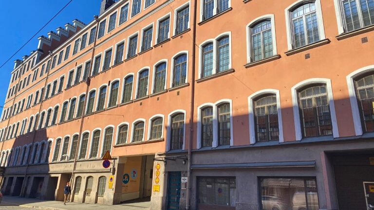 Ranskan instituutti muuttaa!
